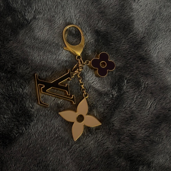Louis Vuitton key bag charm keychain - Picture 5 of 7
